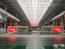 智能制造時(shí)代工人的配置 花園工廠和 機(jī)器人同事